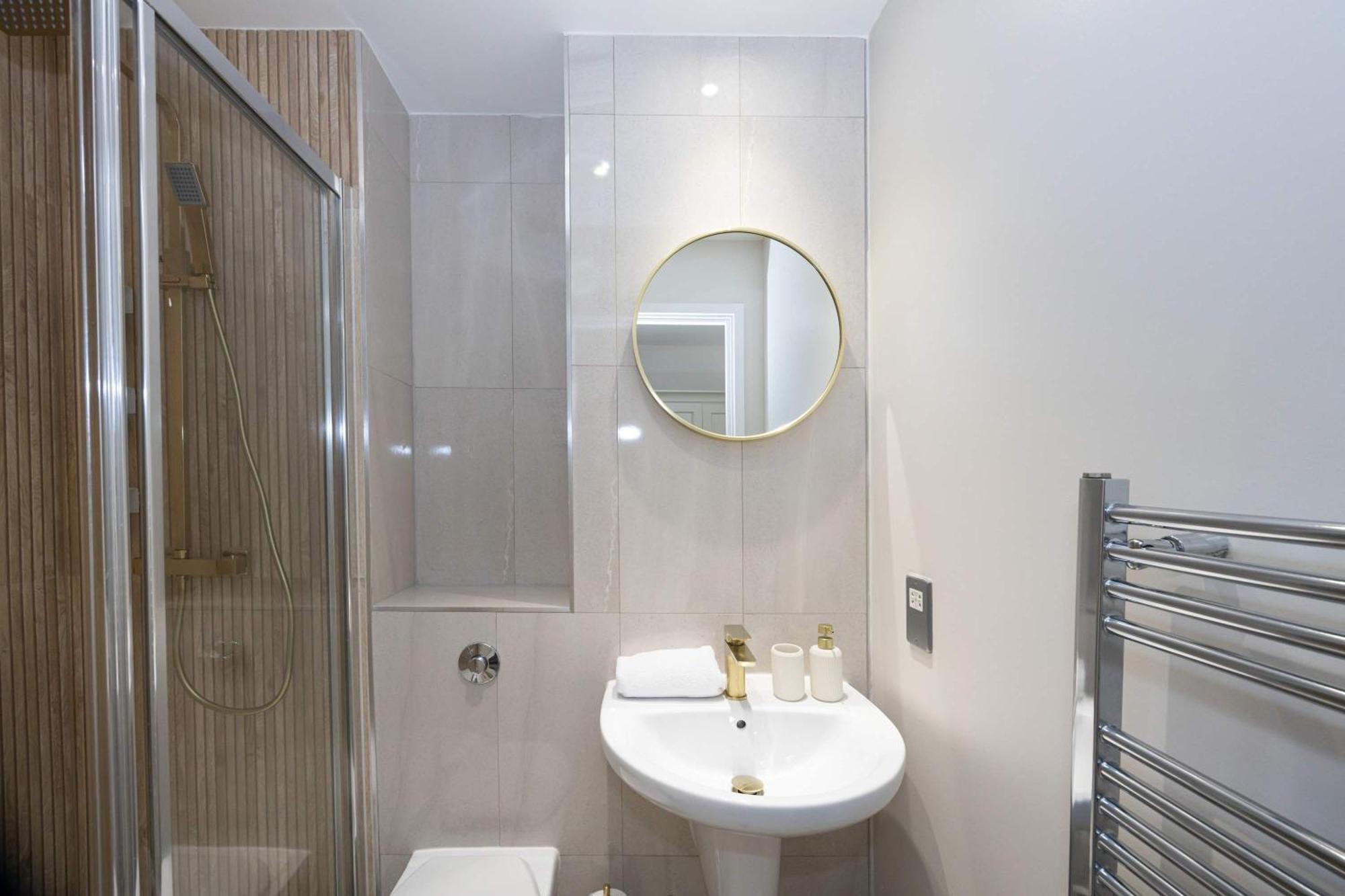 2 Bed Flat Free Parking By Superhost * Manchester